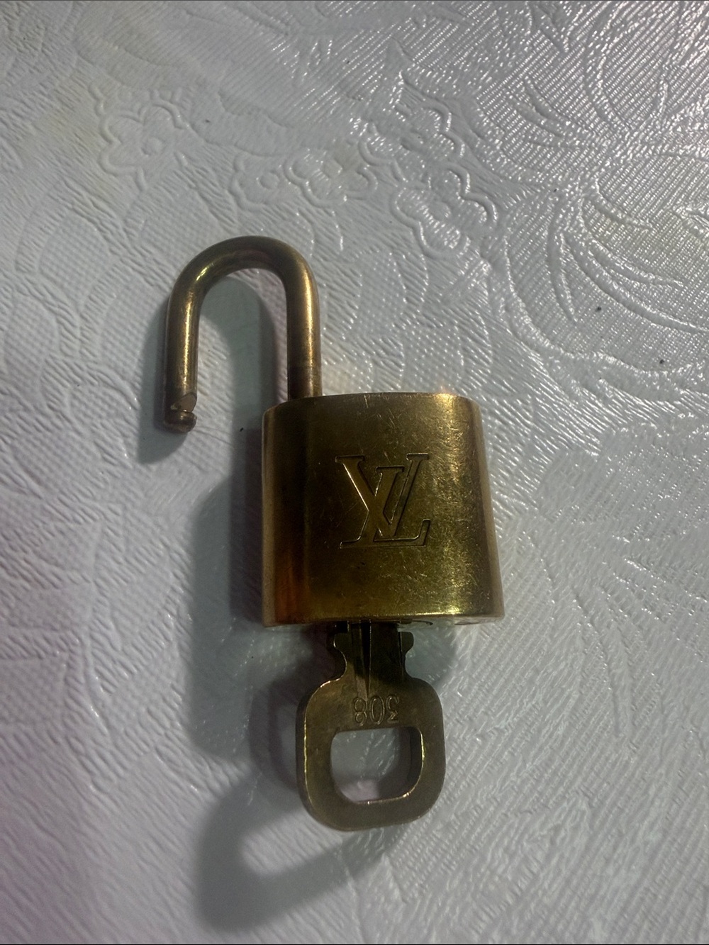 Louis Vuitton luggage tag set and gold lock and key #308 - Picture 10 of 11